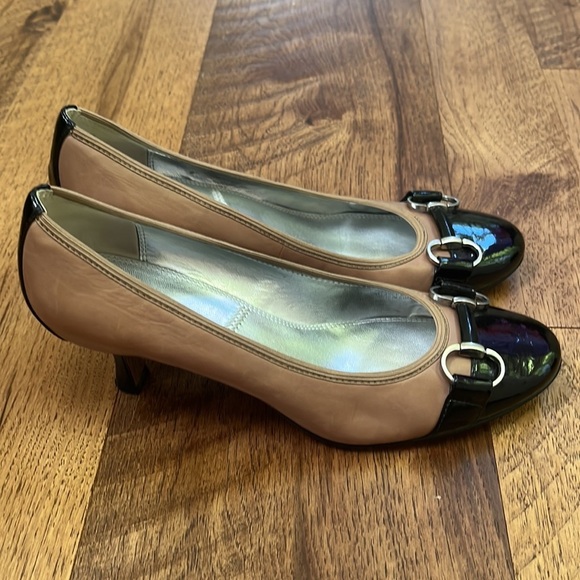 Tahari Woman’s Leather Upper Heels - Picture 3 of 7